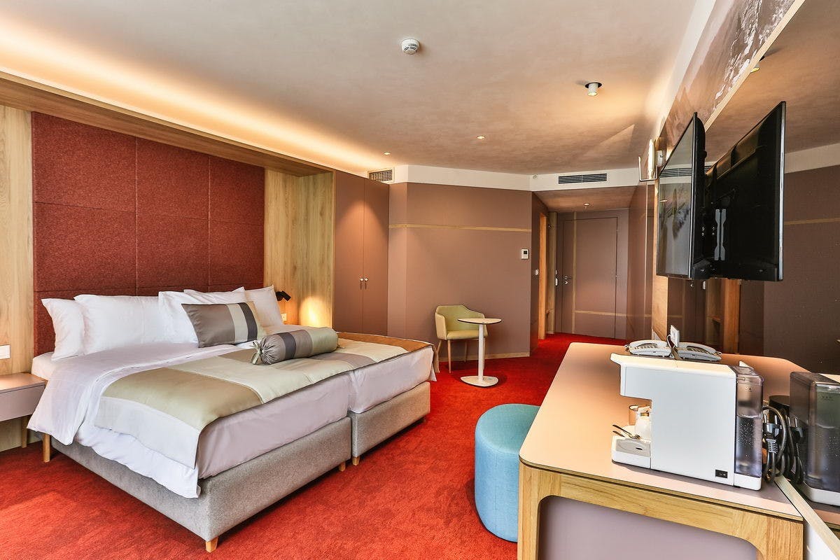 Hotel Carine Centar - Popoln oddih v središču Podgorice, Podgorica, Črna gora - 128 EUR - 1x nočitev v dvoposteljni standard sobi za 2 osebi (1 otrok do 6,99 let brezplačno), Zajtrk